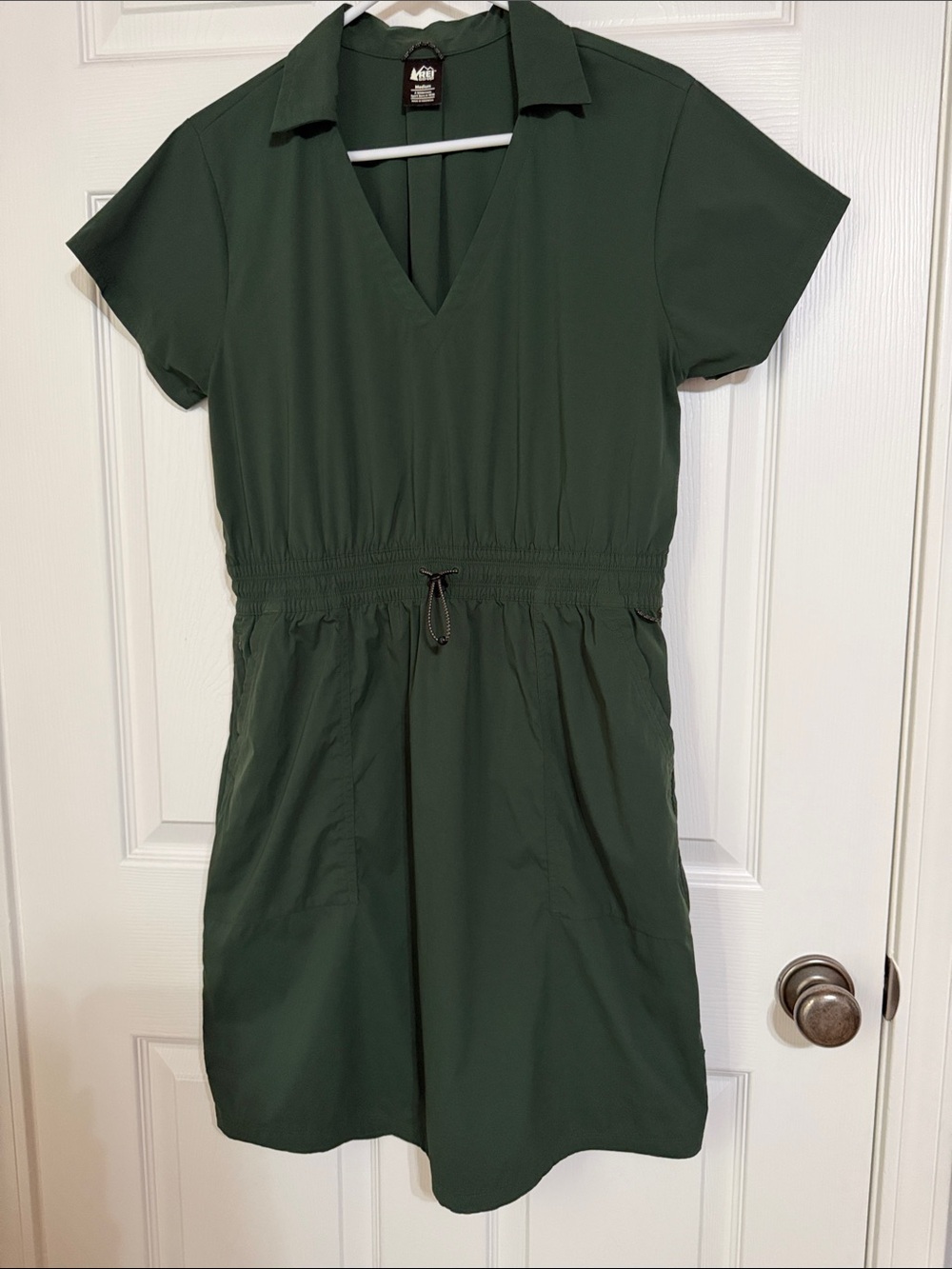 REI Forest Green V‑Neck Short Sleeve Drawstring Waist Dress
